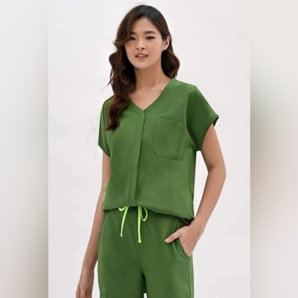 ONE SET OLIVE GREEN REINA SCRUBS SMALL